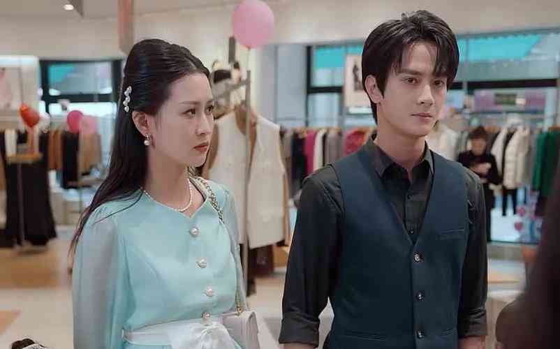 商总别装了夫人是隐藏大佬封面图